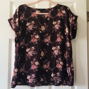 Short sleeve floral blouse